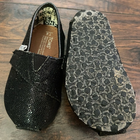 TOMS: sparkly black. Baby size 4 - Picture 4 of 4